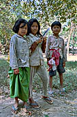 Siem Reap - children asking tips to the tourists